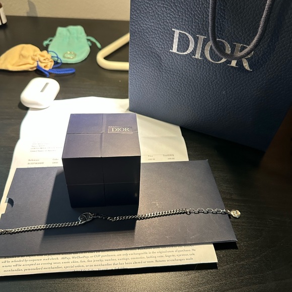 It comes with box and receipt - Picture 4 of 5